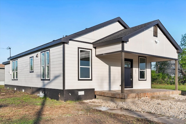 manufactured / mobile home featuring covered porch