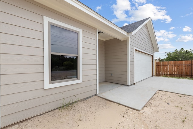 2685 Thompson Rd, Weatherford, TX 76087 - property entrance featuring a shingled roof