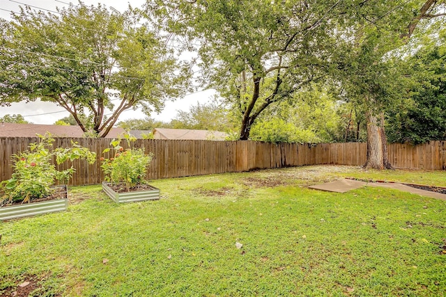 136 NW Suzanne Ter, Burleson, TX 76028 - view of yard featuring a garden