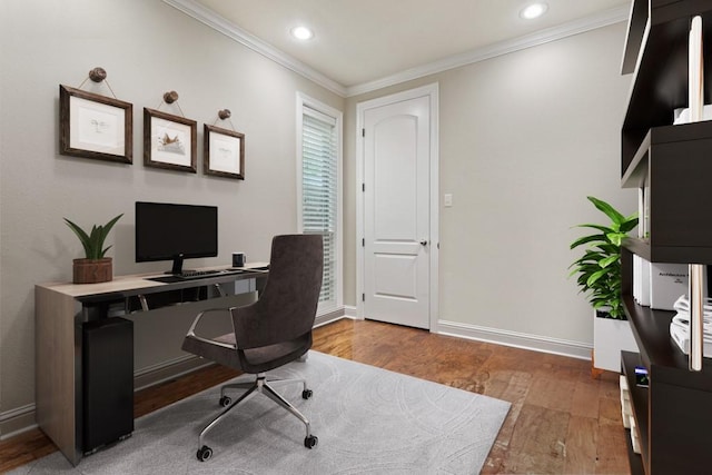 office area featuring baseboards, crown molding, wood finished floors, and recessed lighting