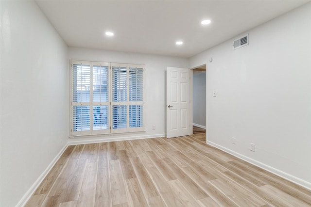 6050 Birchbrook Dr Unit 142, Dallas, TX 75206 - empty room with baseboards, light wood-style flooring, and recessed lighting