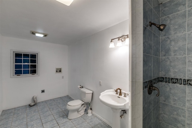 7219 Hickey Rd, Azle, TX 76020 - full bath featuring a tile shower, toilet, tile patterned floors, and a sink