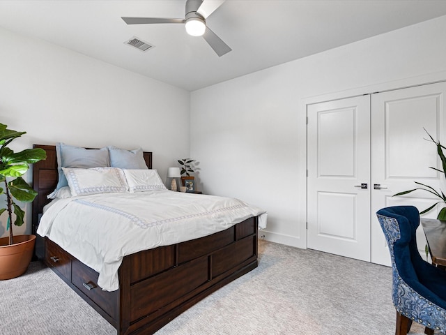 bedroom featuring visible vents, ceiling fan, and light carpet