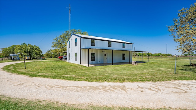 view of front facade featuring a front yard