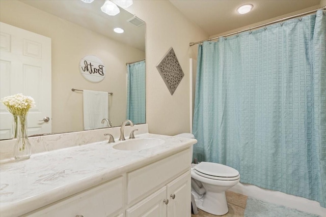 2905 Pueblo Dr, Waco, TX 76712 - full bath featuring tile patterned flooring, toilet, vanity, and a shower with shower curtain