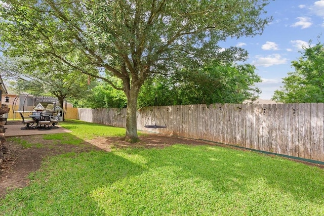 2905 Pueblo Dr, Waco, TX 76712 - view of yard with a trampoline