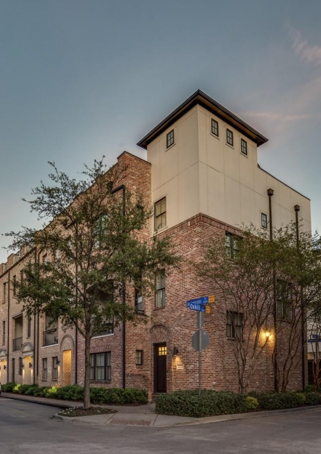 2110 Helsminster Dr, Dallas, TX 75201 - view of property