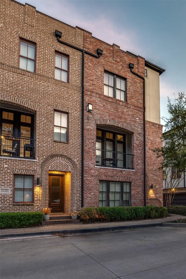 2110 Helsminster Dr, Dallas, TX 75201 - view of property