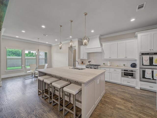 8505 Tierra Ct, Benbrook, TX 76126 - kitchen featuring a sink, double oven, custom range hood, a notable chandelier, and visible vents