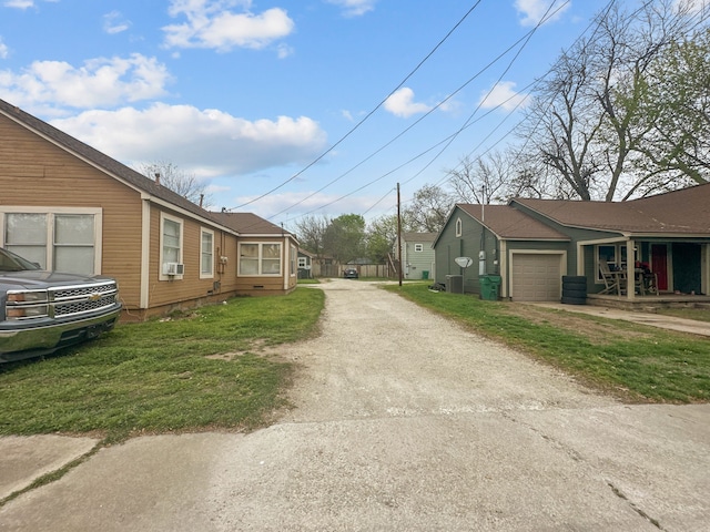 706 N Commerce St, Gainesville, TX 76240 - view of side of home featuring a garage, cooling unit, a yard, driveway, and central AC unit