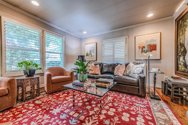 living room featuring recessed lighting, baseboards, ornamental molding, and wood finished floors