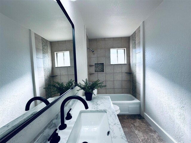 1317 N Mary St, Comanche, TX 76442 - sitting room with wood finished floors and ornamental molding
