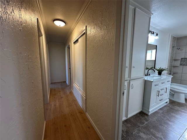 1317 N Mary St, Comanche, TX 76442 - living room featuring light wood-style floors, ornamental molding, and ceiling fan