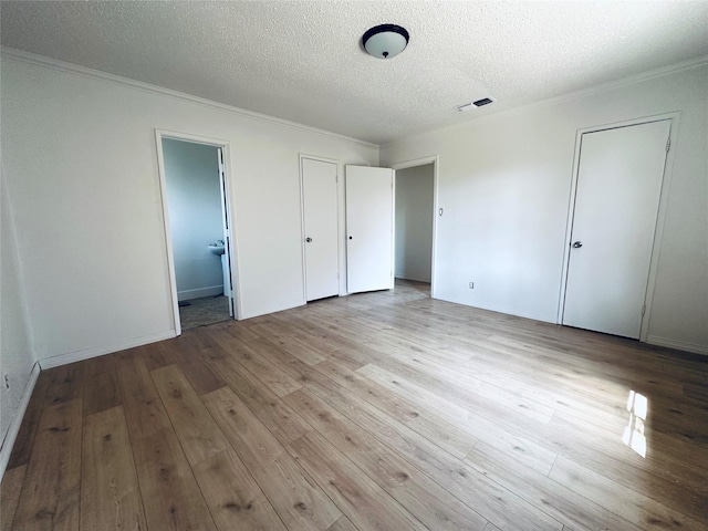 1317 N Mary St, Comanche, TX 76442 - empty room with ornamental molding, light wood-style floors, a textured ceiling, and baseboards