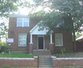 view of front facade featuring brick siding