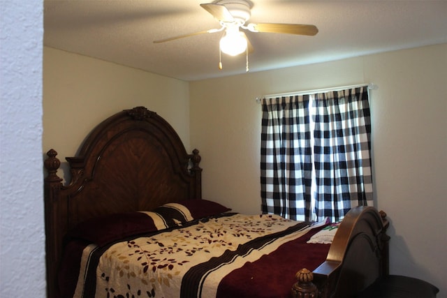 bedroom featuring ceiling fan