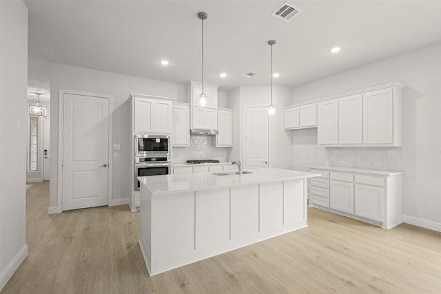 2297 High Plain Ln, Waxahachie, TX 75167 - kitchen with tasteful backsplash, a sink, light wood-style flooring, gas stovetop, and baseboards