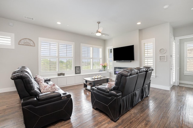 living area with baseboards, visible vents, a ceiling fan, and recessed lighting