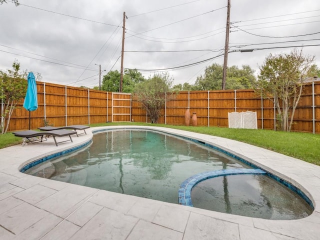 3124 Merrell Rd, Dallas, TX 75229 - view of swimming pool featuring a fenced backyard, a pool with connected hot tub, and a patio