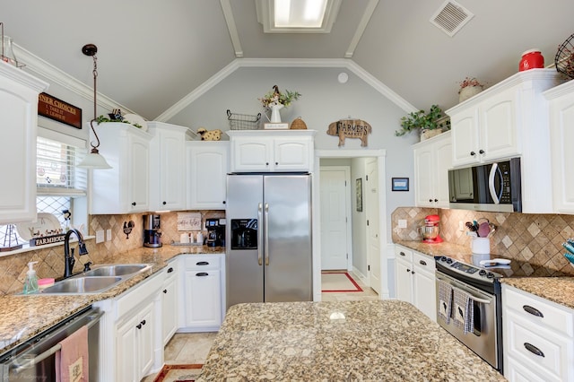 5310 Lucerne Ln, Bossier City, LA 71112 - kitchen with visible vents, a sink, white cabinetry, stainless steel appliances, and lofted ceiling