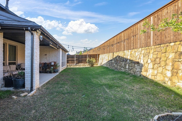 view of yard featuring a fenced backyard and a patio area