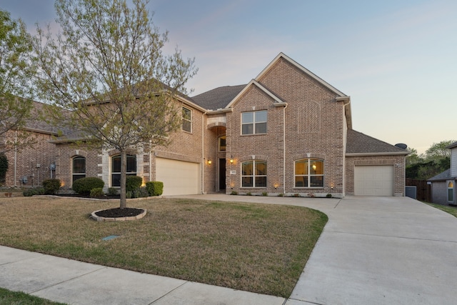 619 Southwestern Dr, Rockwall, TX 75087 - traditional home featuring driveway, brick siding, and a front yard