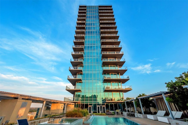 1301 Throckmorton St Unit 2703, Fort Worth, TX 76102 - view of community pool