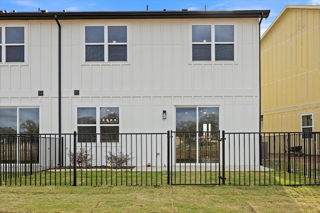 525 Galt Dr, Stephenville, TX 76401 - back of property with fence and a lawn