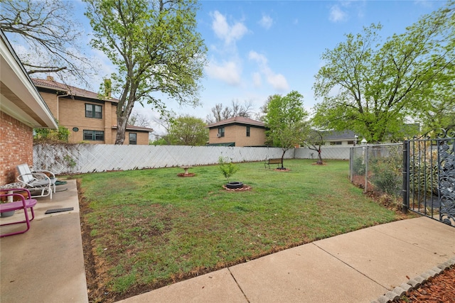 2107 Elizabeth Dr, Brownwood, TX 76801 - view of yard with a fenced backyard and a patio area