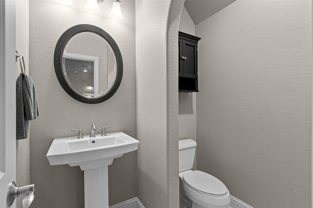 429 S Hampton Ct, Lewisville, TX 75056 - half bath featuring toilet and baseboards