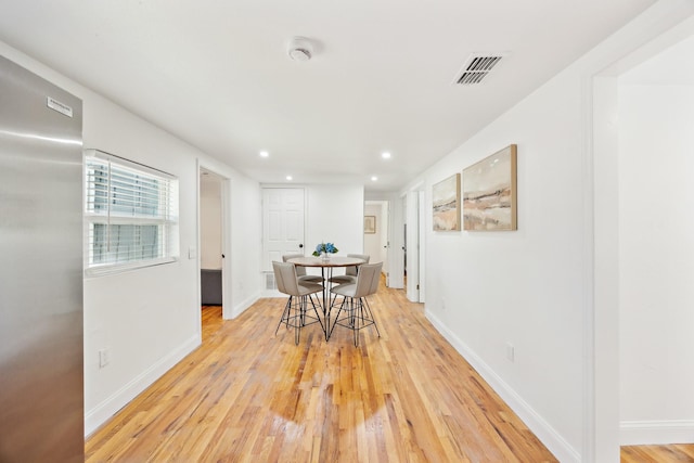 dining area featuring light wood-style floors, recessed lighting, visible vents, and baseboards