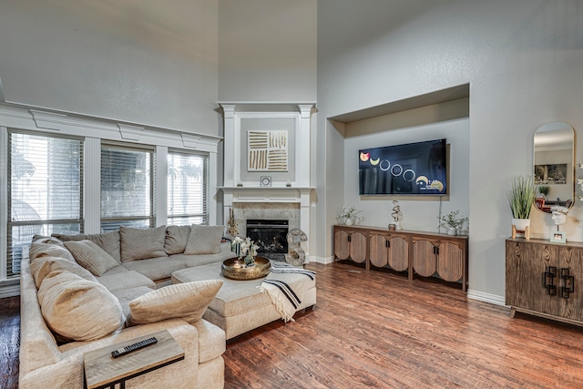 500 Lismore Dr, Mansfield, TX 76063 - living area featuring wood finished floors, a fireplace, baseboards, and a towering ceiling