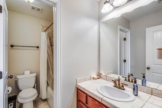 500 Lismore Dr, Mansfield, TX 76063 - full bath featuring visible vents, toilet, shower / tub combo with curtain, vanity, and tile patterned flooring