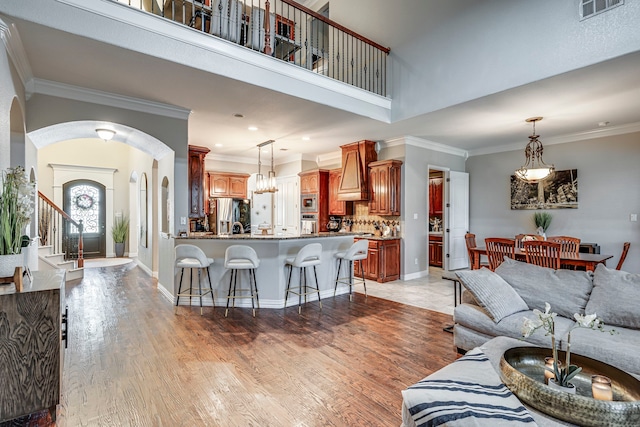 500 Lismore Dr, Mansfield, TX 76063 - living area with light wood-style flooring, crown molding, baseboards, and visible vents