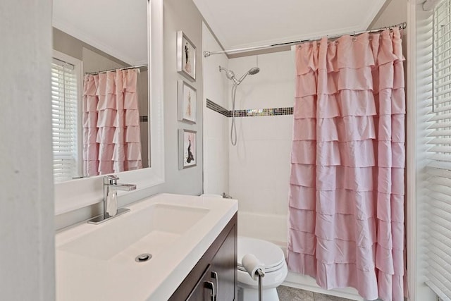 505 Heyser Dr, Dallas, TX 75224 - full bathroom with crown molding, vanity, toilet, and shower / bath combination with curtain