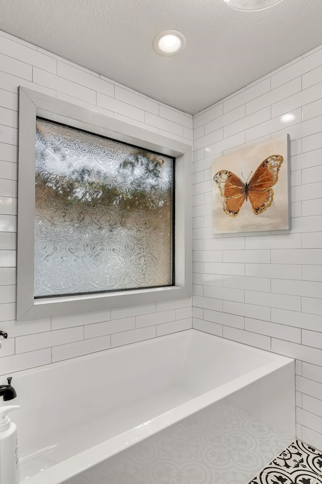 105 Park Trail Pl, Joshua, TX 76058 - bathroom featuring a garden tub