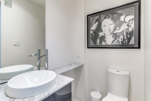 4401 Roseland Ave Unit A, Dallas, TX 75204 - bathroom featuring a sink and toilet