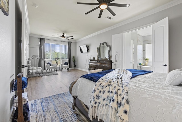 847 Bentwater Pkwy, Grand Prairie, TX 75104 - bedroom featuring ornamental molding, wood finished floors, baseboards, and ceiling fan