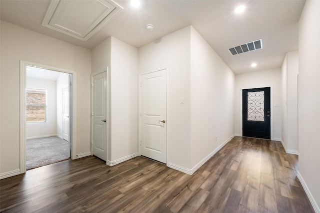 foyer featuring baseboards, dark wood-style flooring, visible vents, and recessed lighting