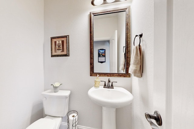 1979 Frediano Ln, Mclendon Chisholm, TX 75032 - half bathroom featuring a sink and toilet