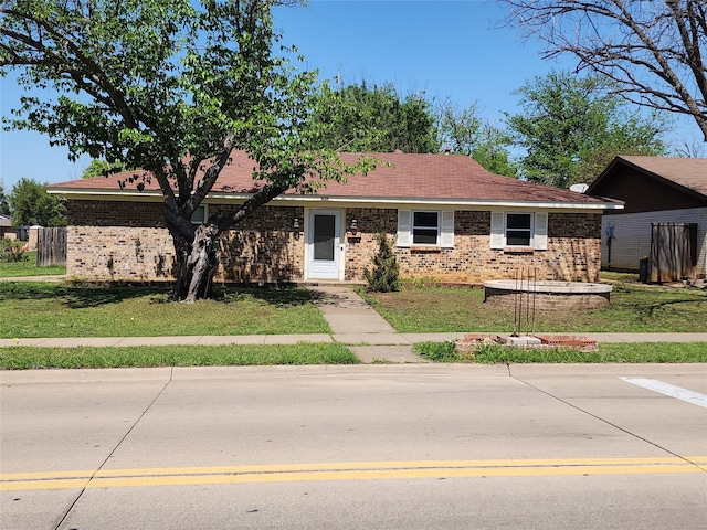 single story home featuring brick siding and a front lawn