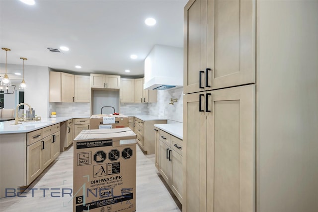 11006 Ferndale Rd, Dallas, TX 75238 - kitchen with a peninsula, a sink, hanging light fixtures, light wood finished floors, and backsplash