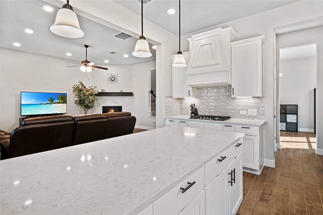 6224 Horsetail Dr, Mckinney, TX 75071 - kitchen featuring decorative backsplash, a center island, a sink, stainless steel appliances, and recessed lighting