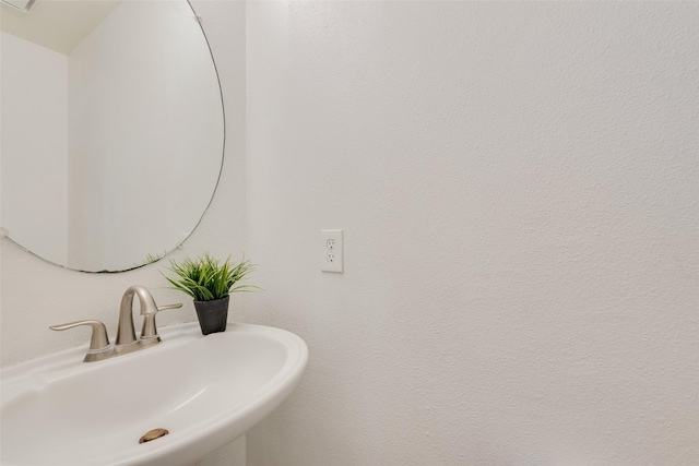 820 Craig Dr, Mesquite, TX 75181 - bathroom featuring a sink