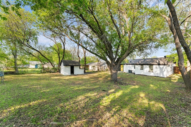 1909 Sycamore Dr, Mesquite, TX 75149 - view of yard featuring a storage shed and an outbuilding