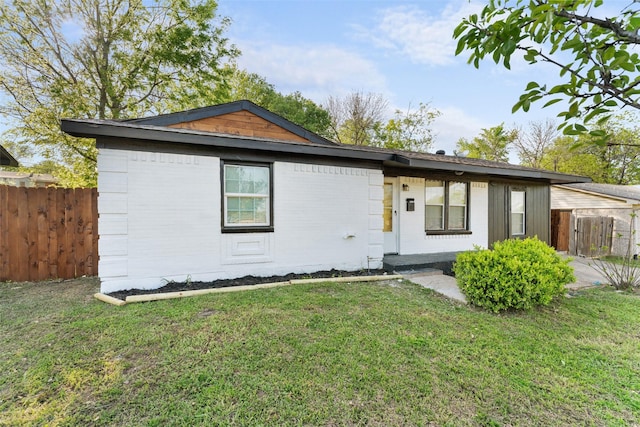 1909 Sycamore Dr, Mesquite, TX 75149 - ranch-style house featuring brick siding