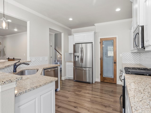 1317 Thistle Hill Trl, Weatherford, TX 76087 - kitchen featuring appliances with stainless steel finishes, dark wood-style flooring, a sink, and recessed lighting