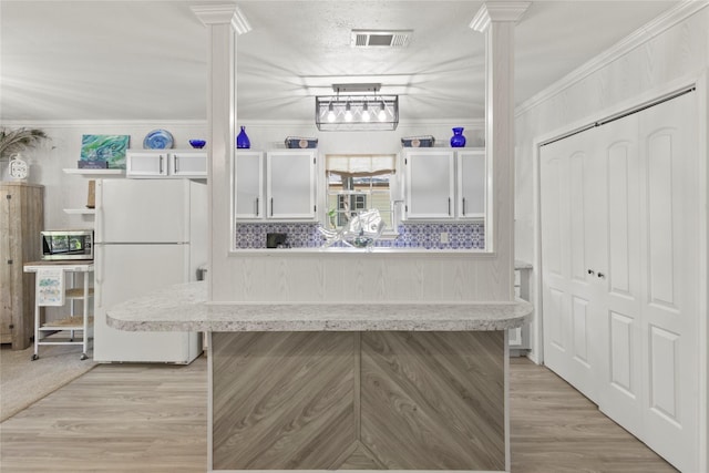 281 Harbor Dr, Gun Barrel City, TX 75156 - bathroom featuring ornate columns, wood finished floors, and ornamental molding