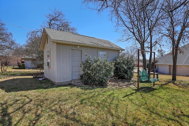 view of outdoor structure featuring an outbuilding