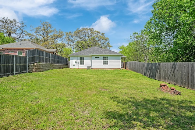 530 E Day St, Denison, TX 75021 - view of yard featuring a fenced backyard